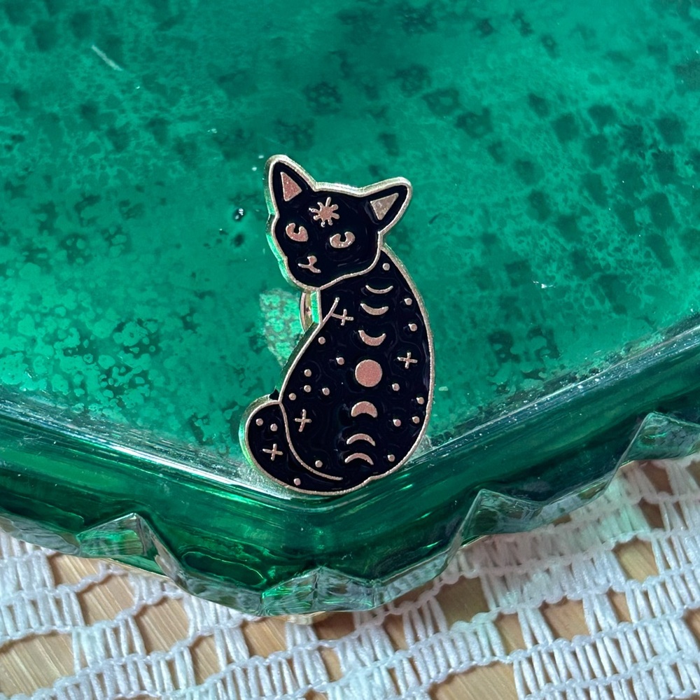 Moon phase cat pin 🌖 🐈‍⬛